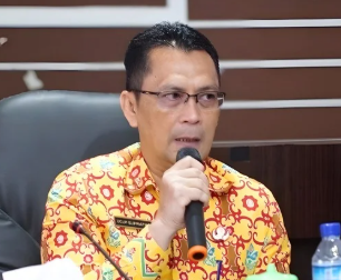 Dr. H. Ucup Supriatna, M. Pd Kepala Dinas Pendidikan Kabupaten Ketapang